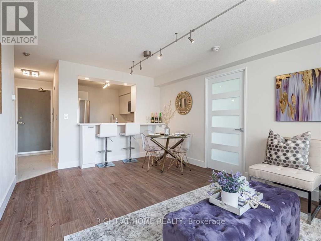 215 - 555 Wilson Hts Boulevard, Toronto, Ontario M3H 6B5 - Photo 2 - C12884956