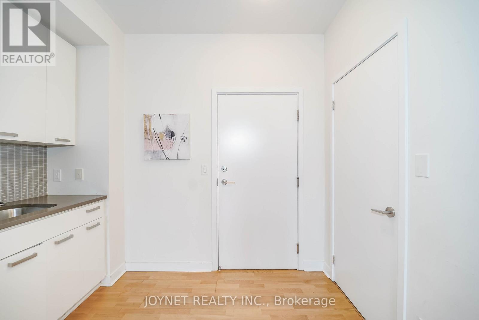 1001 - 295 Adelaide Street W, Toronto, Ontario  M5V 1P7 - Photo 10 - C12884960