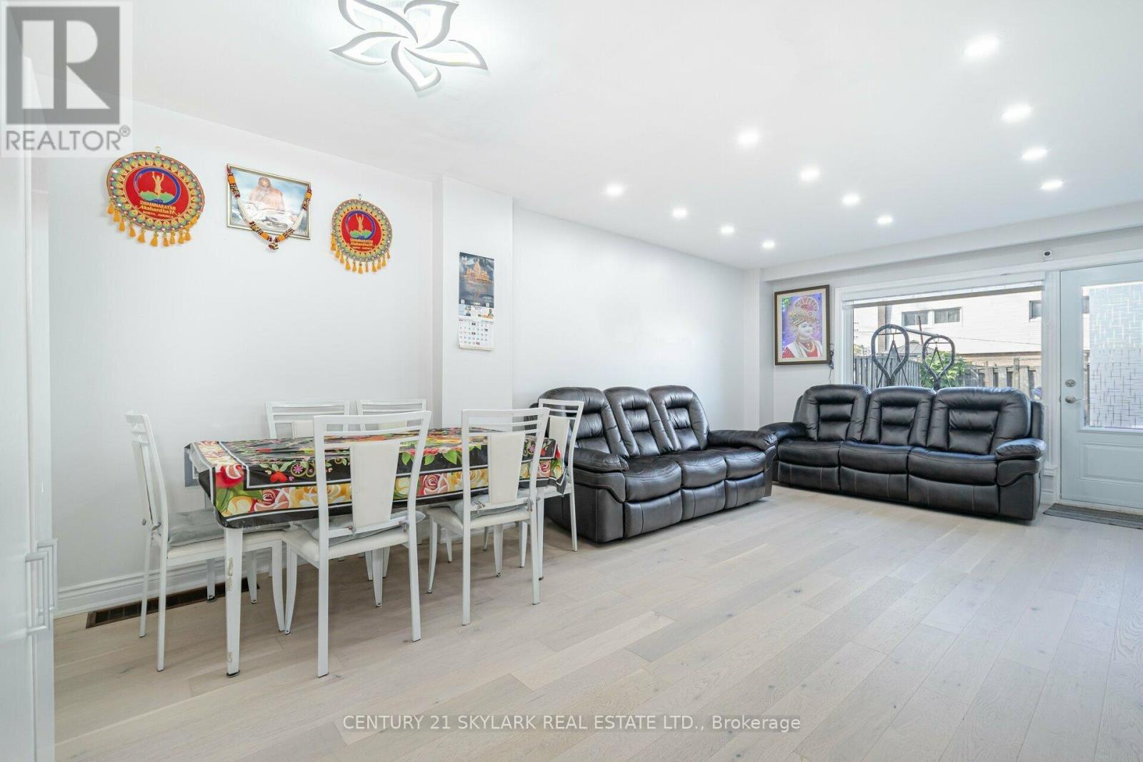 26 - 435 Silverstone Drive, Toronto, Ontario  M9V 3K7 - Photo 6 - W12884962