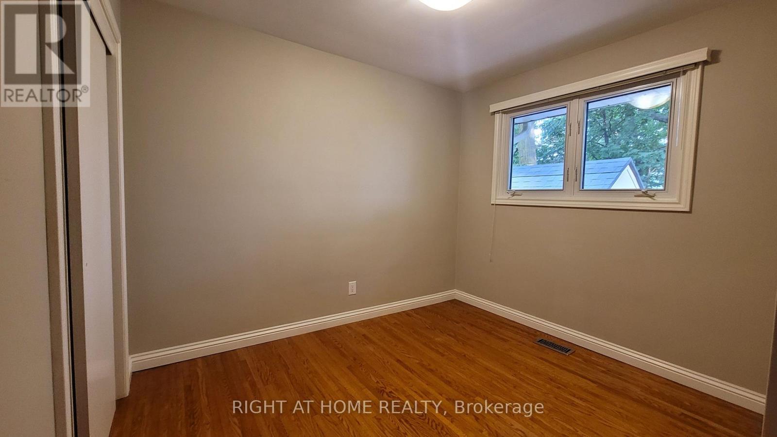 14 Forest Road, Grimsby, Ontario  L3M 2J3 - Photo 12 - X12884936