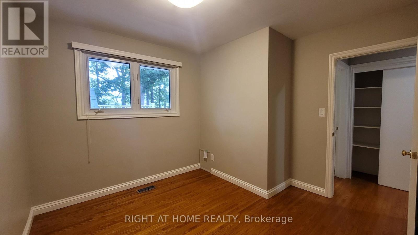 14 Forest Road, Grimsby, Ontario  L3M 2J3 - Photo 13 - X12884936