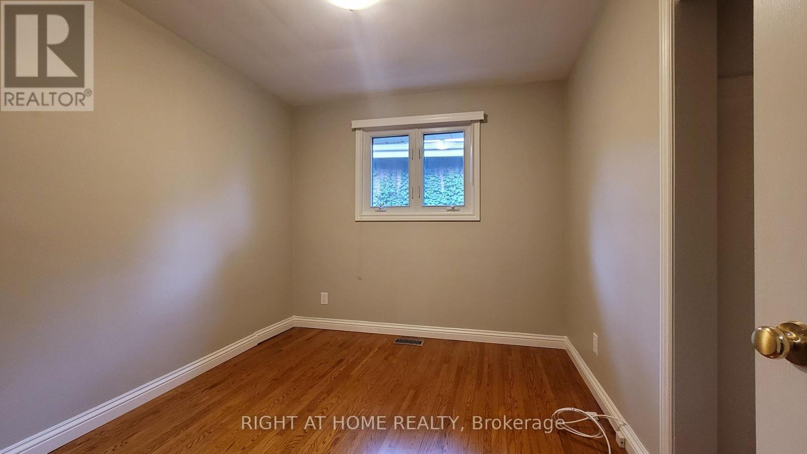 14 Forest Road, Grimsby, Ontario  L3M 2J3 - Photo 14 - X12884936