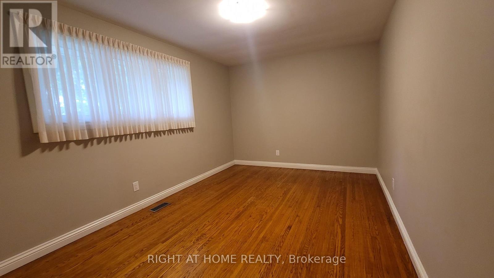 14 Forest Road, Grimsby, Ontario  L3M 2J3 - Photo 18 - X12884936