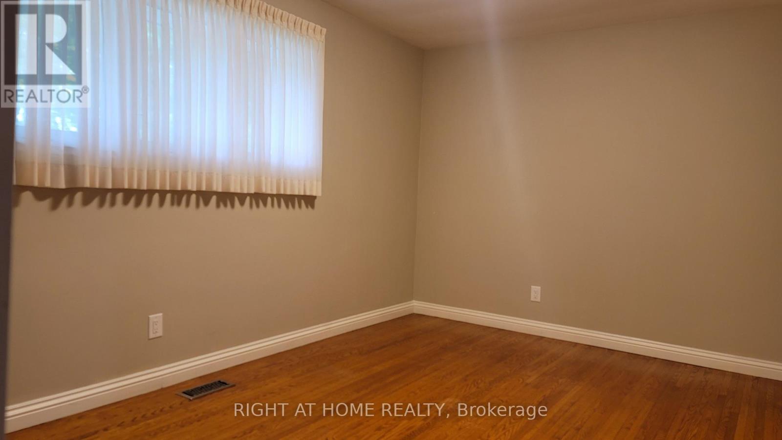 14 Forest Road, Grimsby, Ontario  L3M 2J3 - Photo 19 - X12884936