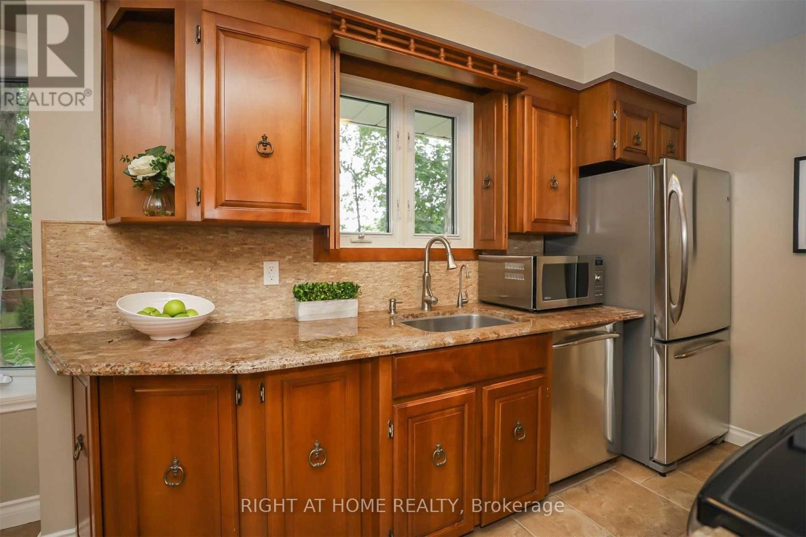 14 Forest Road, Grimsby, Ontario  L3M 2J3 - Photo 23 - X12884936