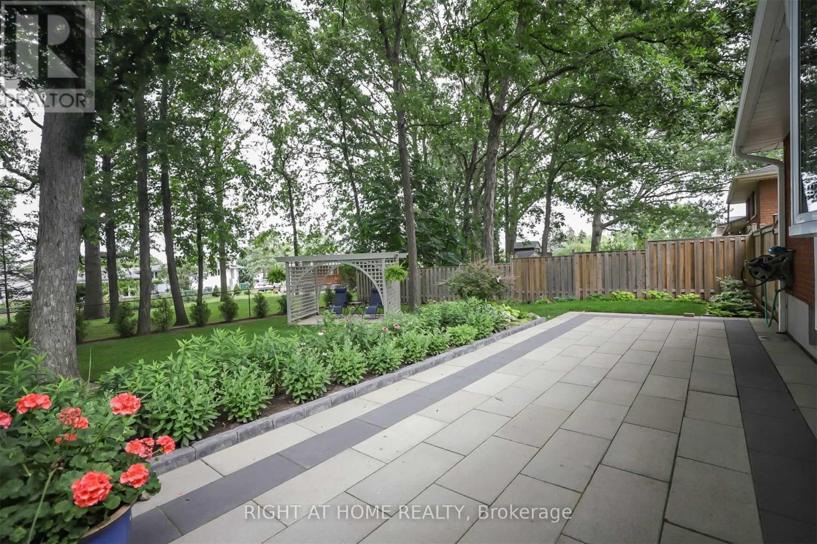 14 Forest Road, Grimsby, Ontario  L3M 2J3 - Photo 37 - X12884936