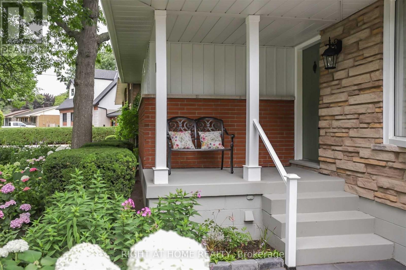 14 Forest Road, Grimsby, Ontario  L3M 2J3 - Photo 5 - X12884936