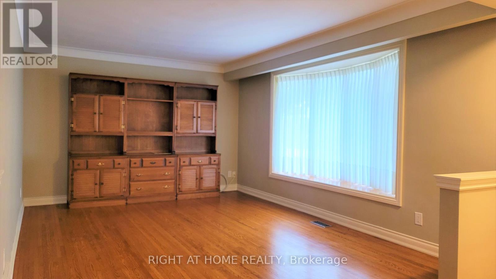 14 Forest Road, Grimsby, Ontario  L3M 2J3 - Photo 6 - X12884936