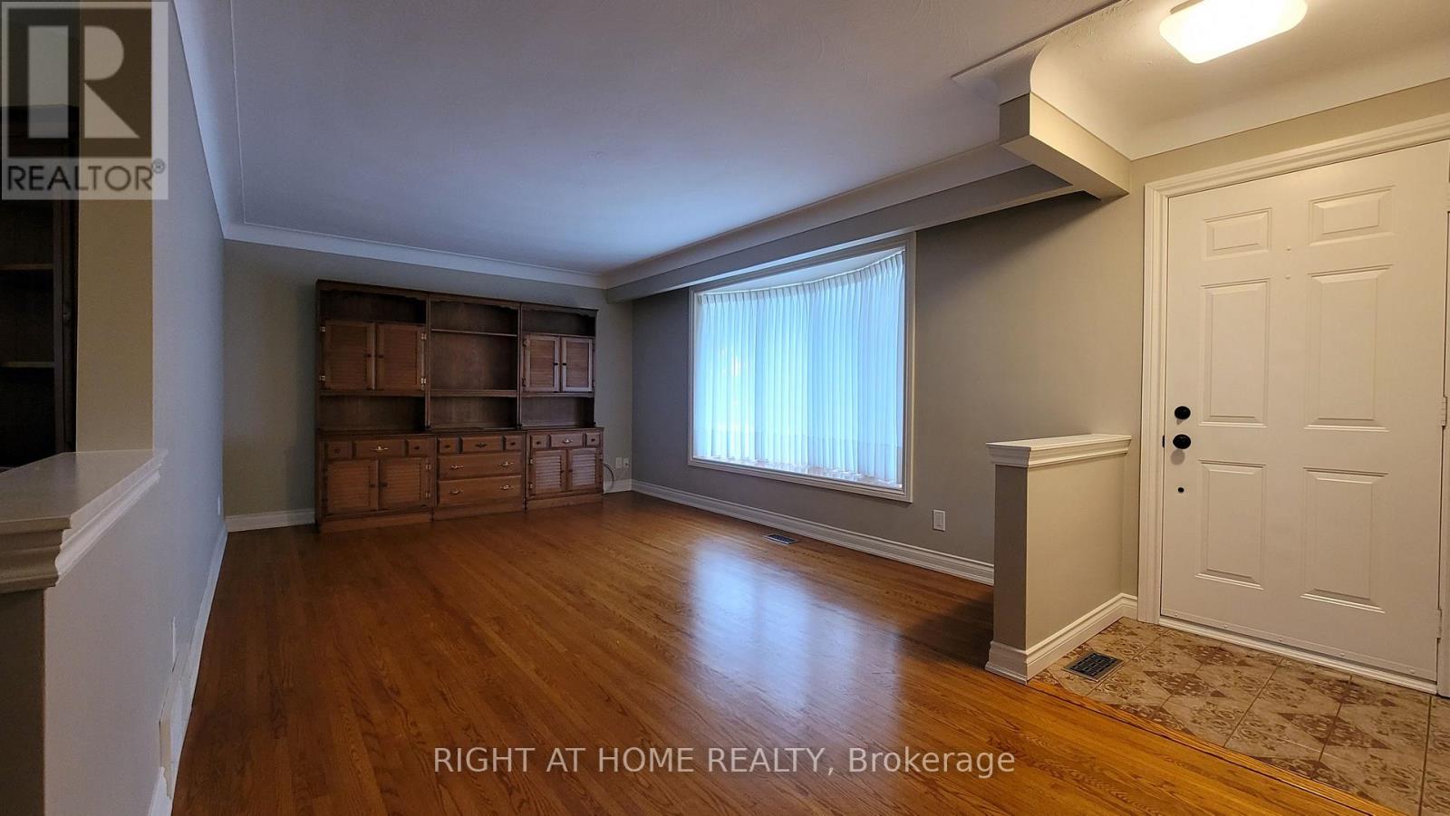 14 Forest Road, Grimsby, Ontario  L3M 2J3 - Photo 7 - X12884936