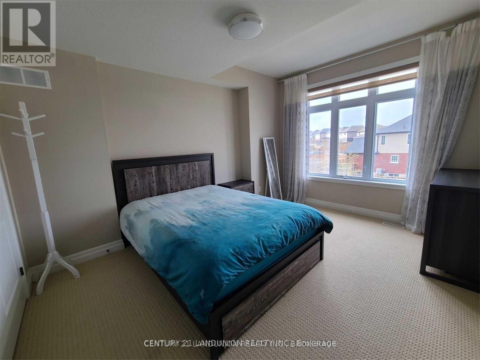 1976 Wateroak Drive, London North, Ontario N6G 0M6 - Photo 12 - X12884938