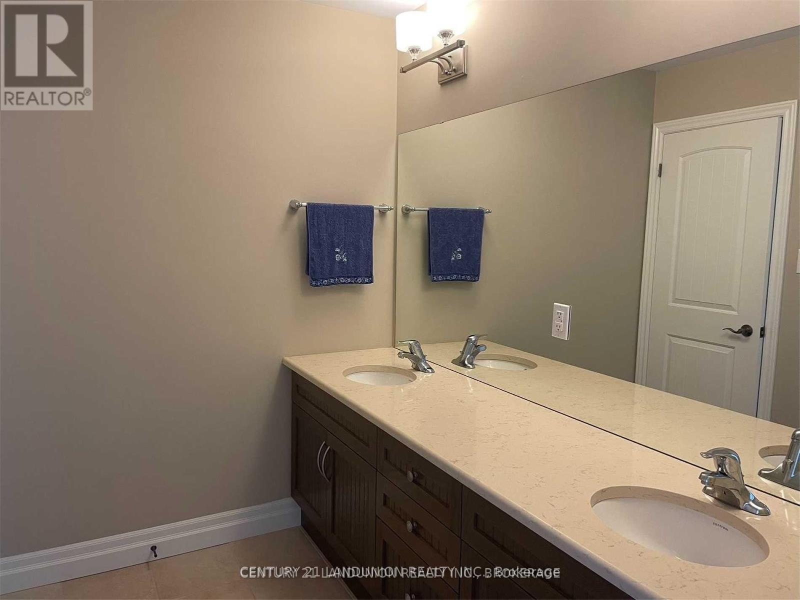 1976 Wateroak Drive, London North, Ontario N6G 0M6 - Photo 15 - X12884938