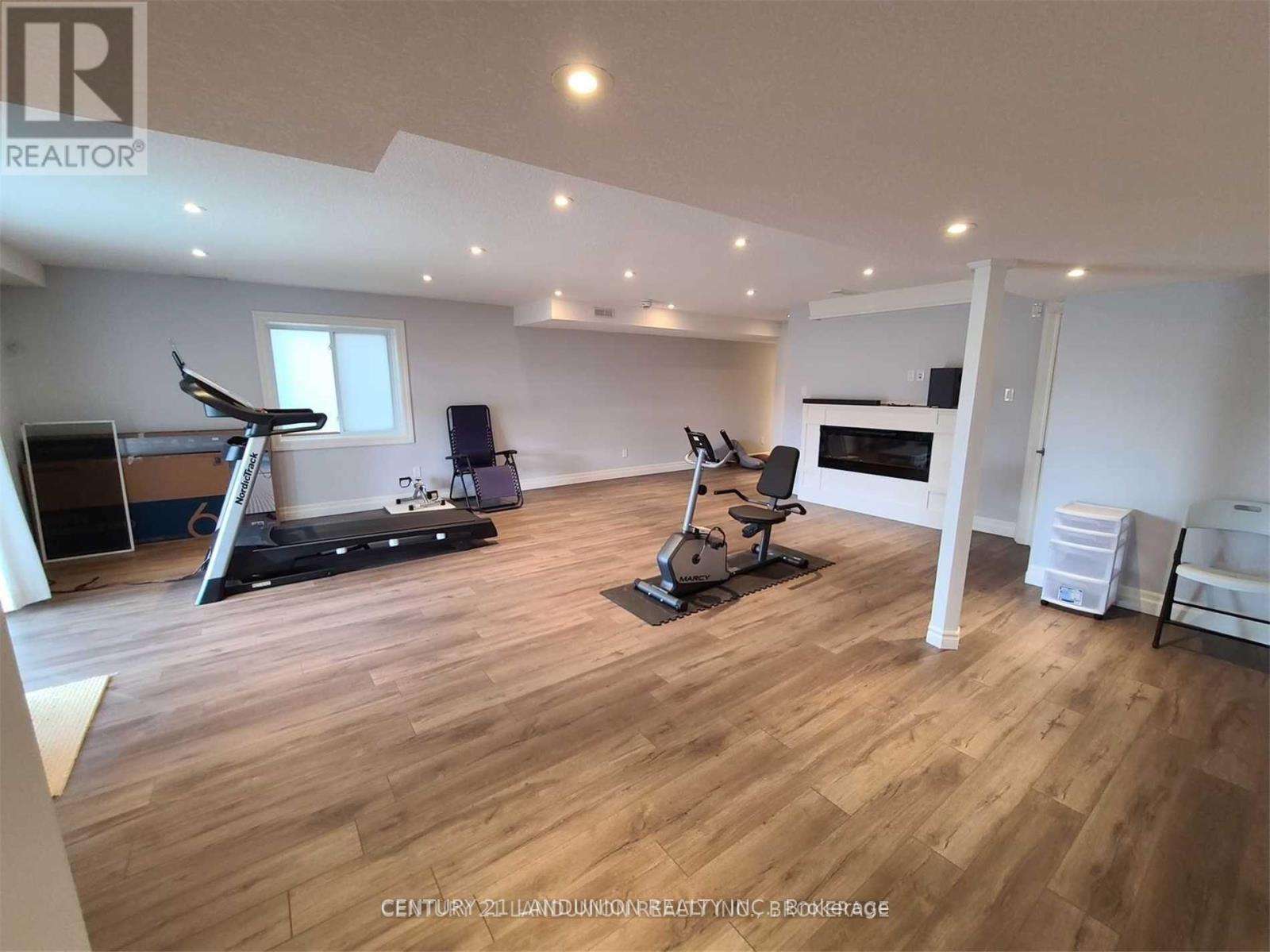 1976 Wateroak Drive, London North, Ontario N6G 0M6 - Photo 18 - X12884938