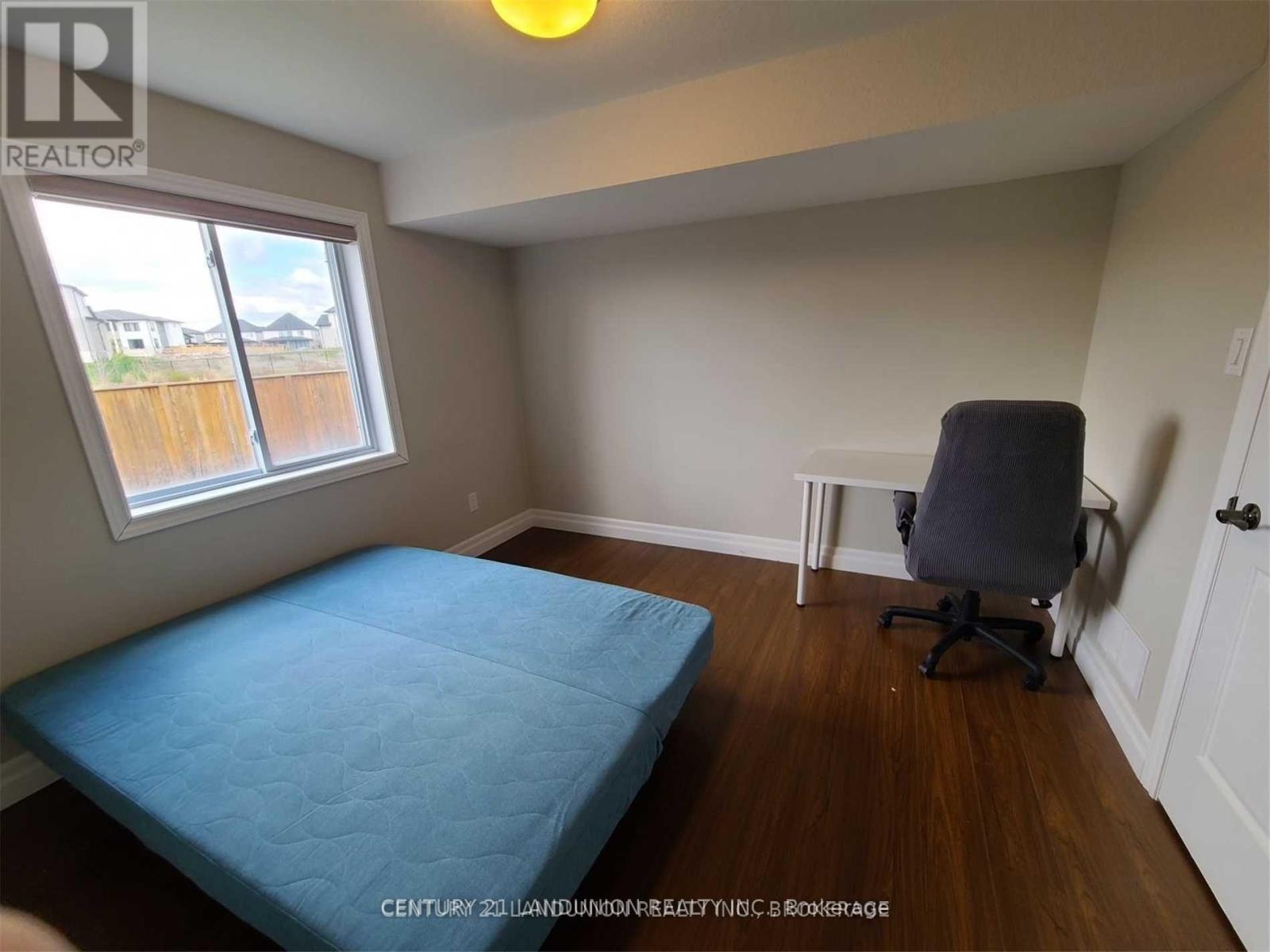 1976 Wateroak Drive, London North, Ontario N6G 0M6 - Photo 19 - X12884938