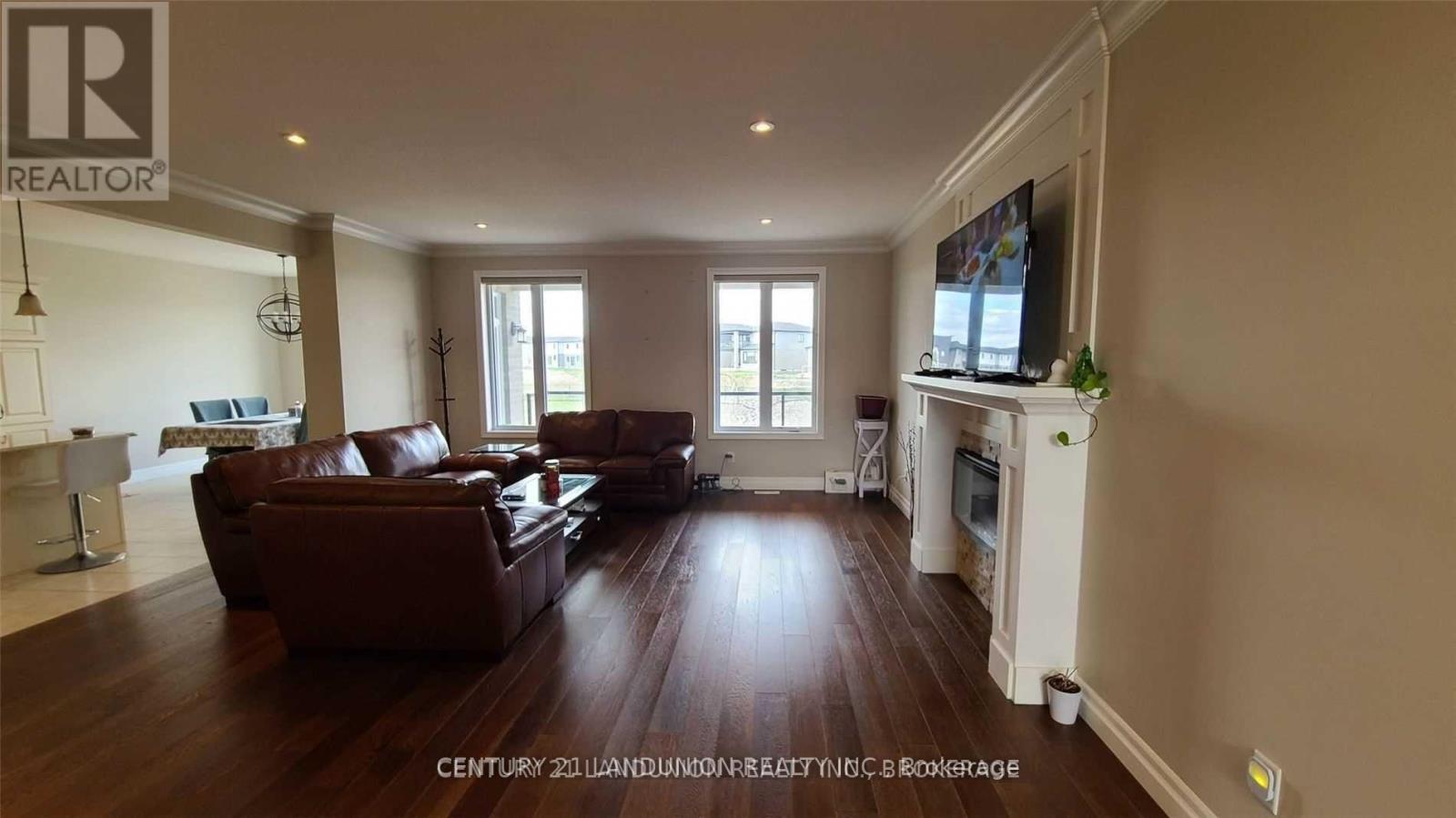 1976 Wateroak Drive, London North, Ontario N6G 0M6 - Photo 2 - X12884938