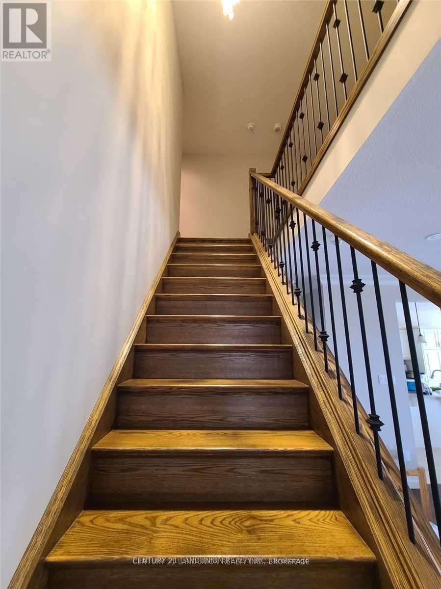 1976 Wateroak Drive, London North, Ontario N6G 0M6 - Photo 7 - X12884938