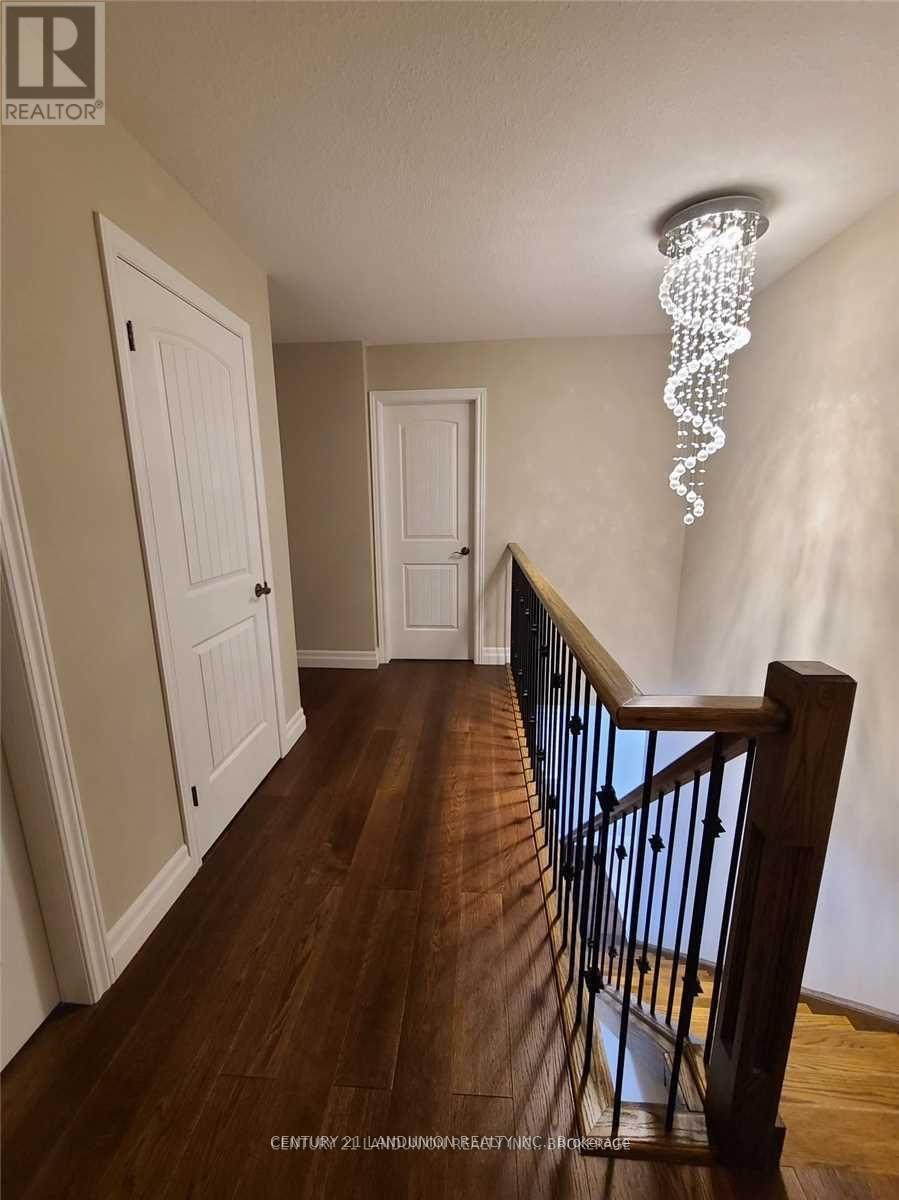 1976 Wateroak Drive, London North, Ontario N6G 0M6 - Photo 8 - X12884938