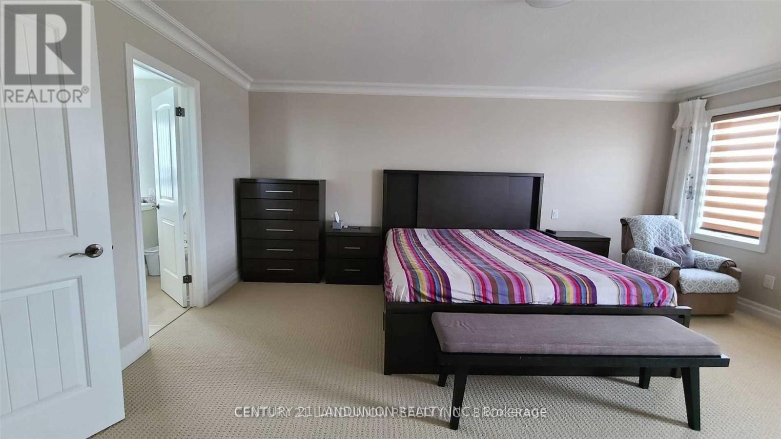 1976 Wateroak Drive, London North, Ontario N6G 0M6 - Photo 9 - X12884938