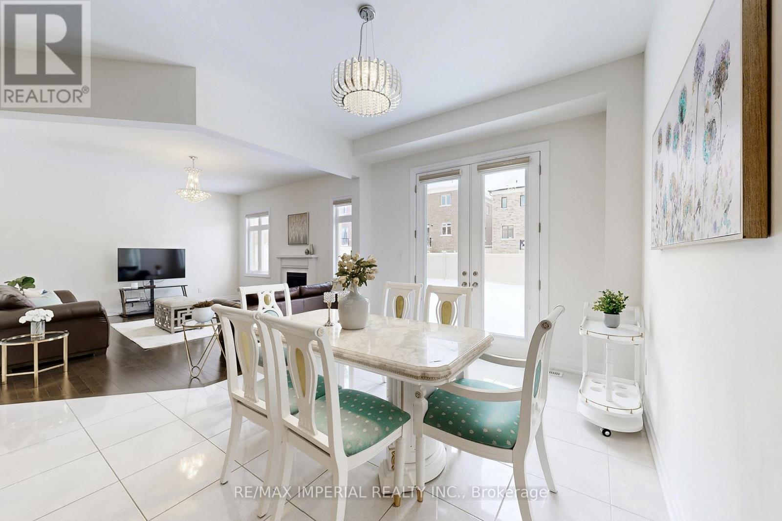 211 Touch Gold Crescent, Aurora, Ontario L4G 3X4 - Photo 10 - N12883012