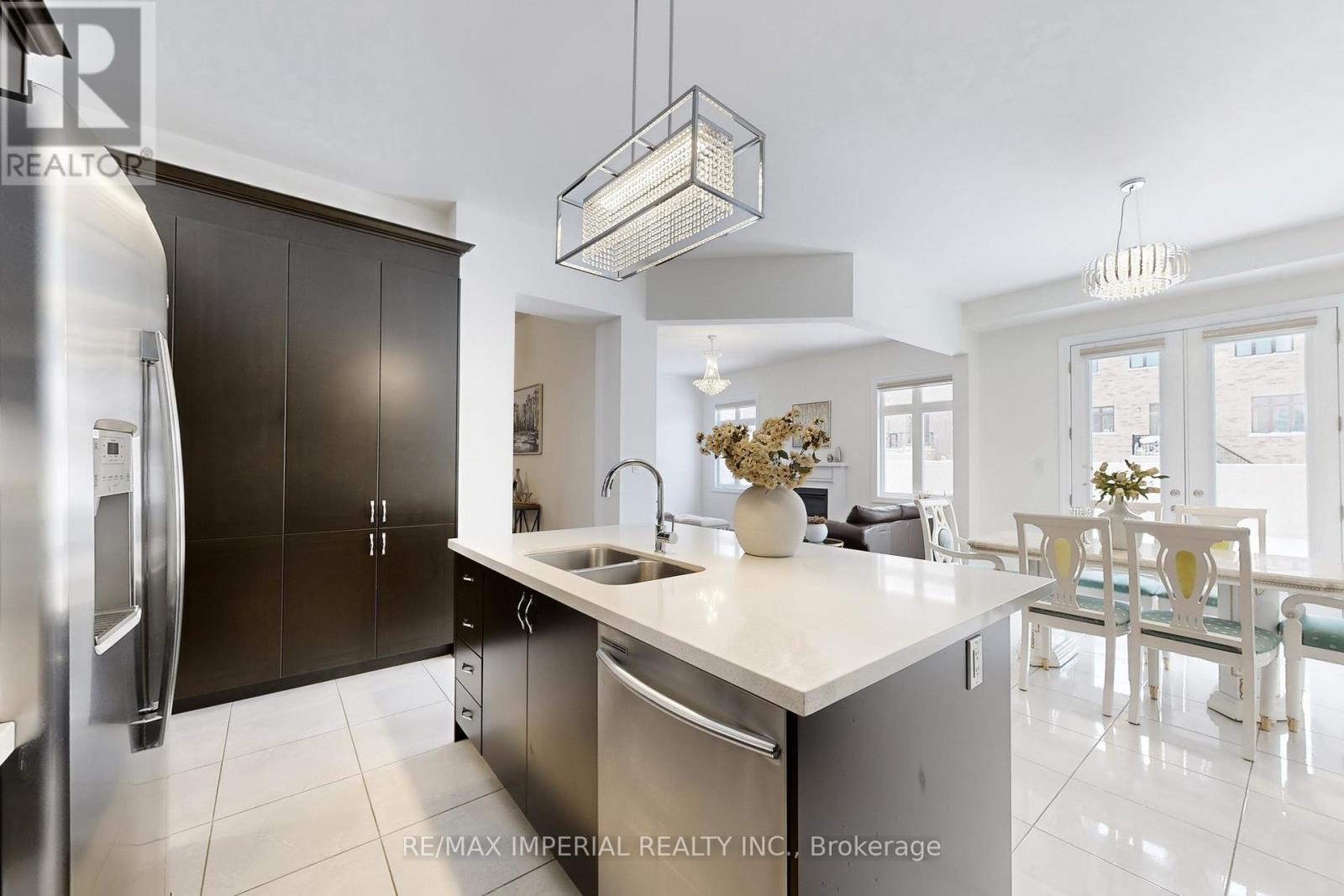 211 Touch Gold Crescent, Aurora, Ontario L4G 3X4 - Photo 16 - N12883012