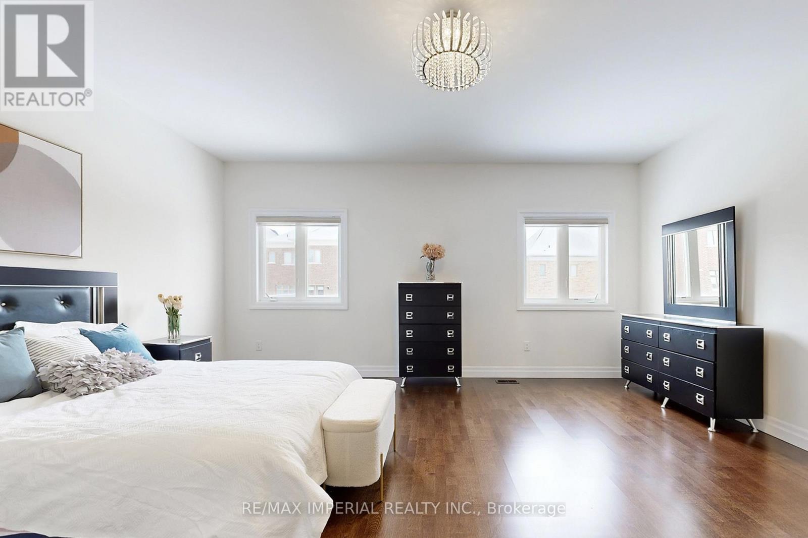 211 Touch Gold Crescent, Aurora, Ontario L4G 3X4 - Photo 22 - N12883012