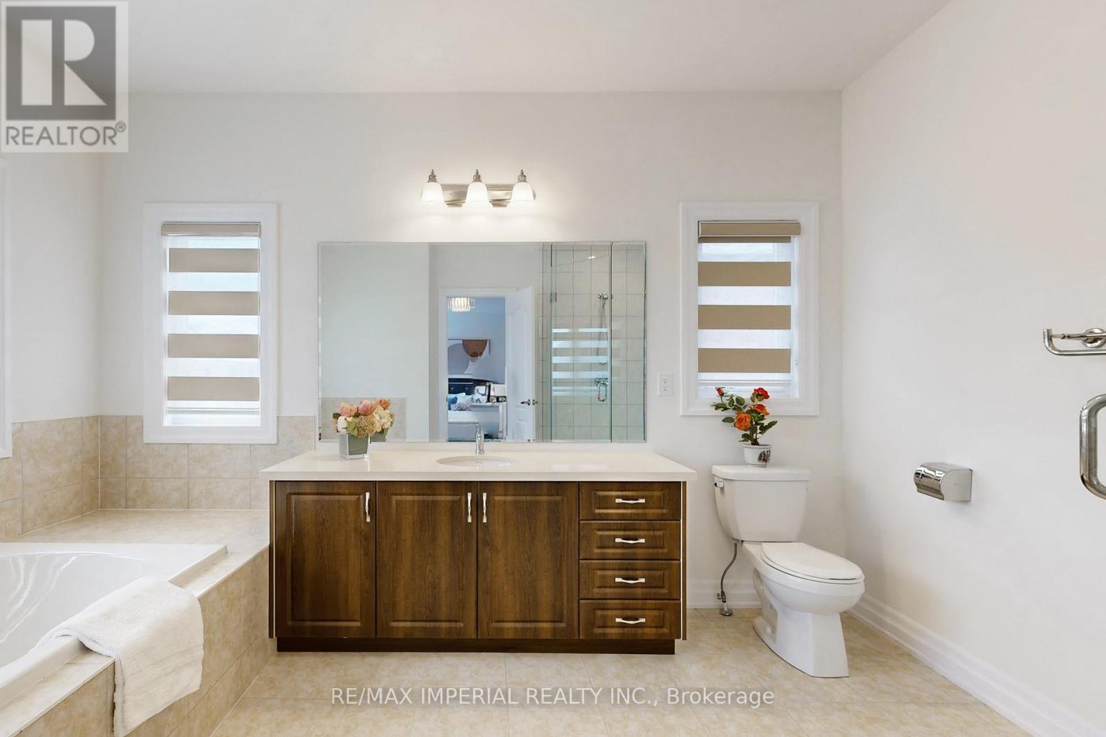 211 Touch Gold Crescent, Aurora, Ontario L4G 3X4 - Photo 24 - N12883012