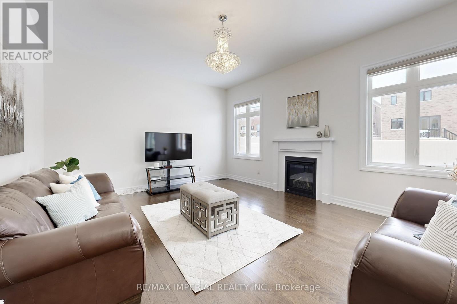 211 Touch Gold Crescent, Aurora, Ontario L4G 3X4 - Photo 9 - N12883012