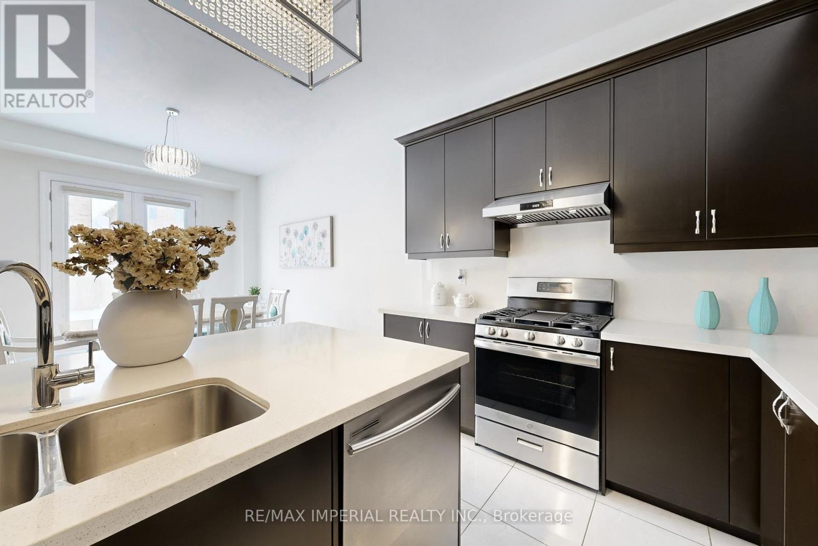 211 Touch Gold Crescent, Aurora, Ontario L4G 3X4 - Photo 13 - N12883012