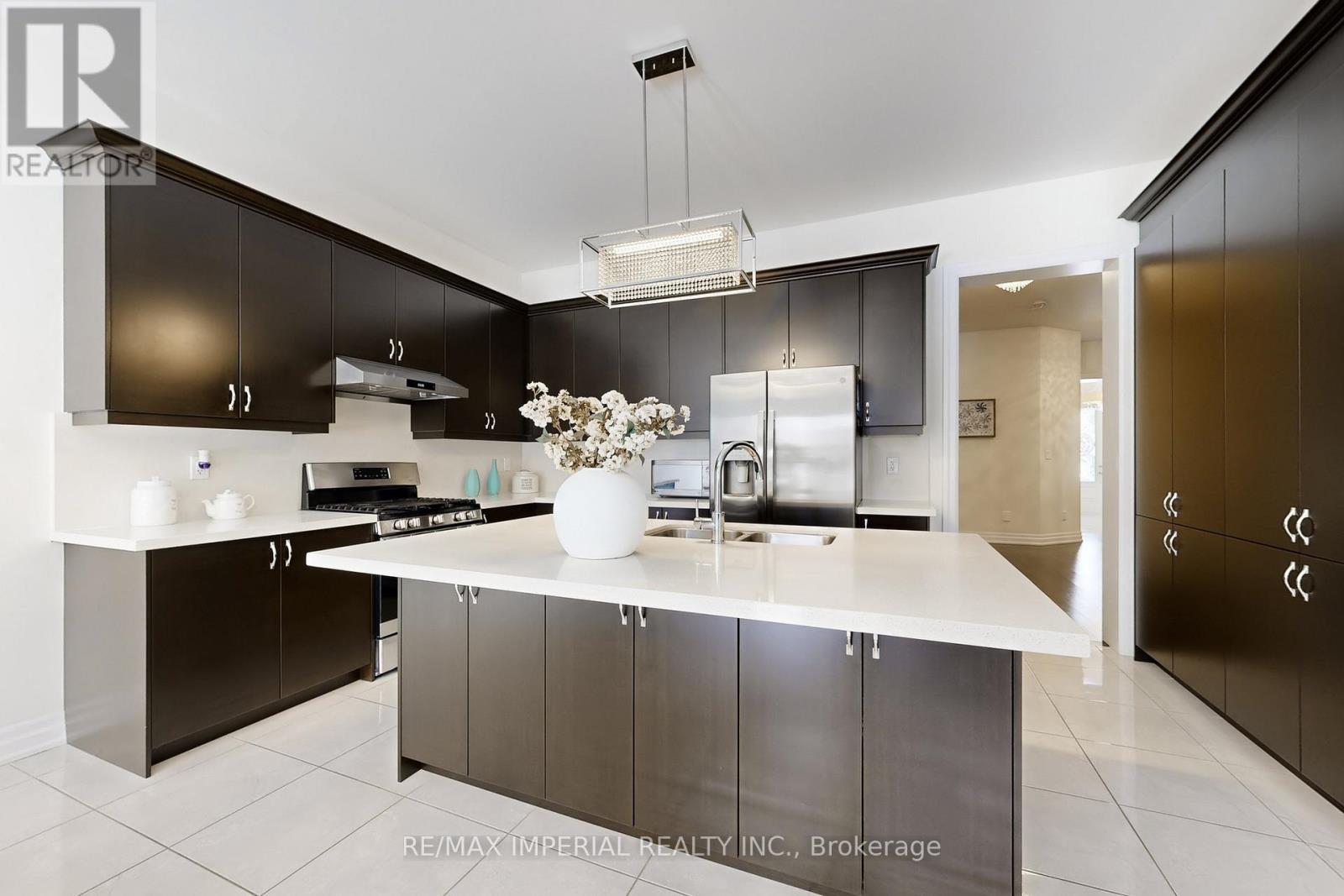 211 Touch Gold Crescent, Aurora, Ontario L4G 3X4 - Photo 15 - N12883012