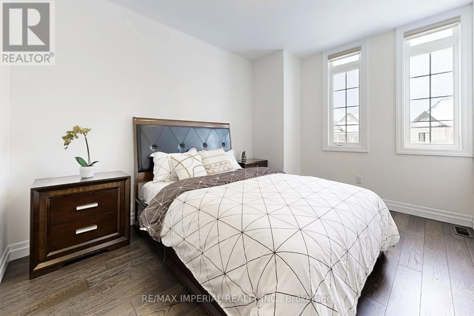 211 Touch Gold Crescent, Aurora, Ontario L4G 3X4 - Photo 34 - N12883012