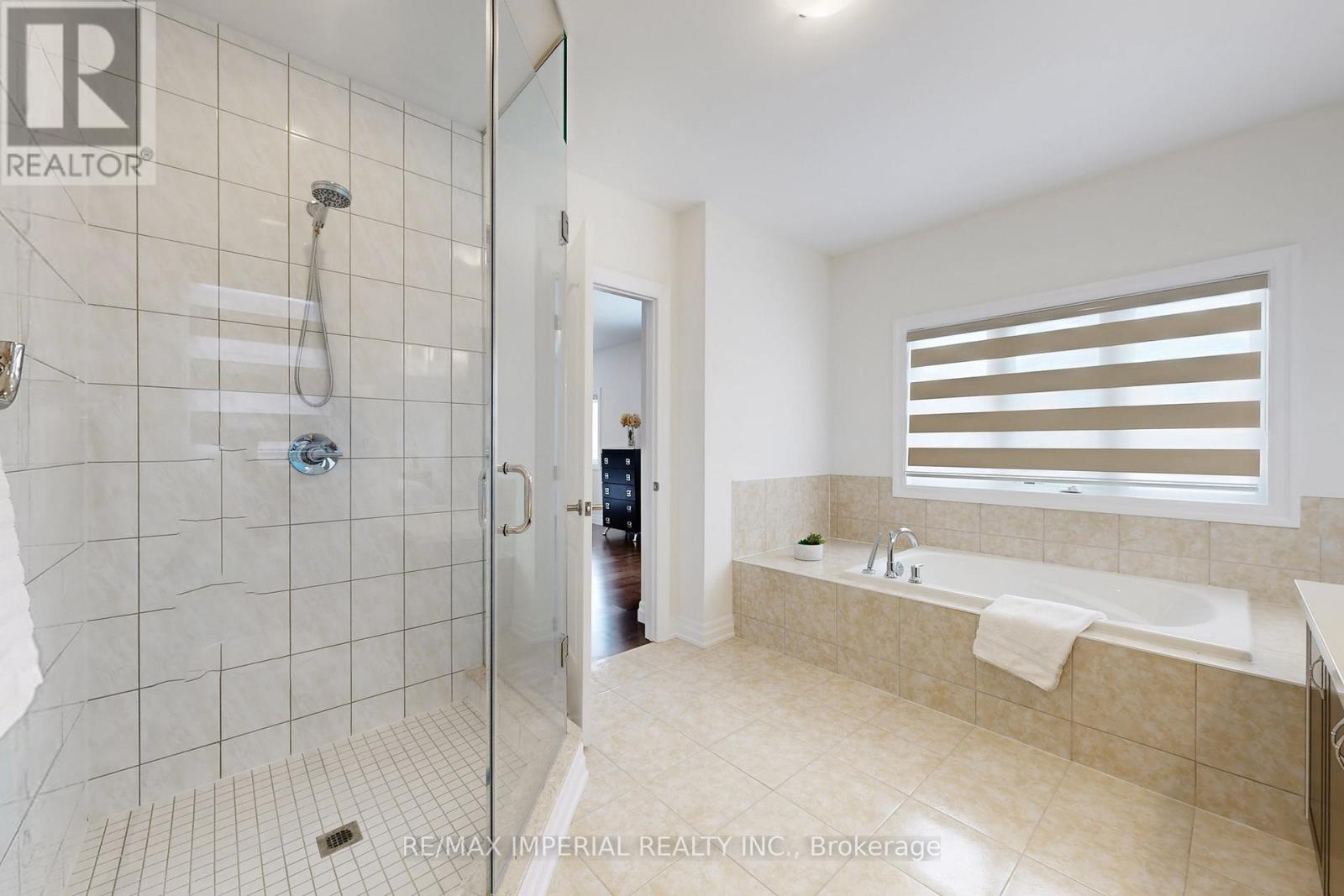 211 Touch Gold Crescent, Aurora, Ontario L4G 3X4 - Photo 25 - N12883012