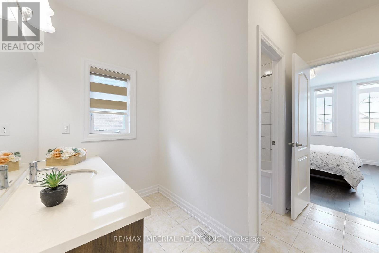 211 Touch Gold Crescent, Aurora, Ontario L4G 3X4 - Photo 31 - N12883012