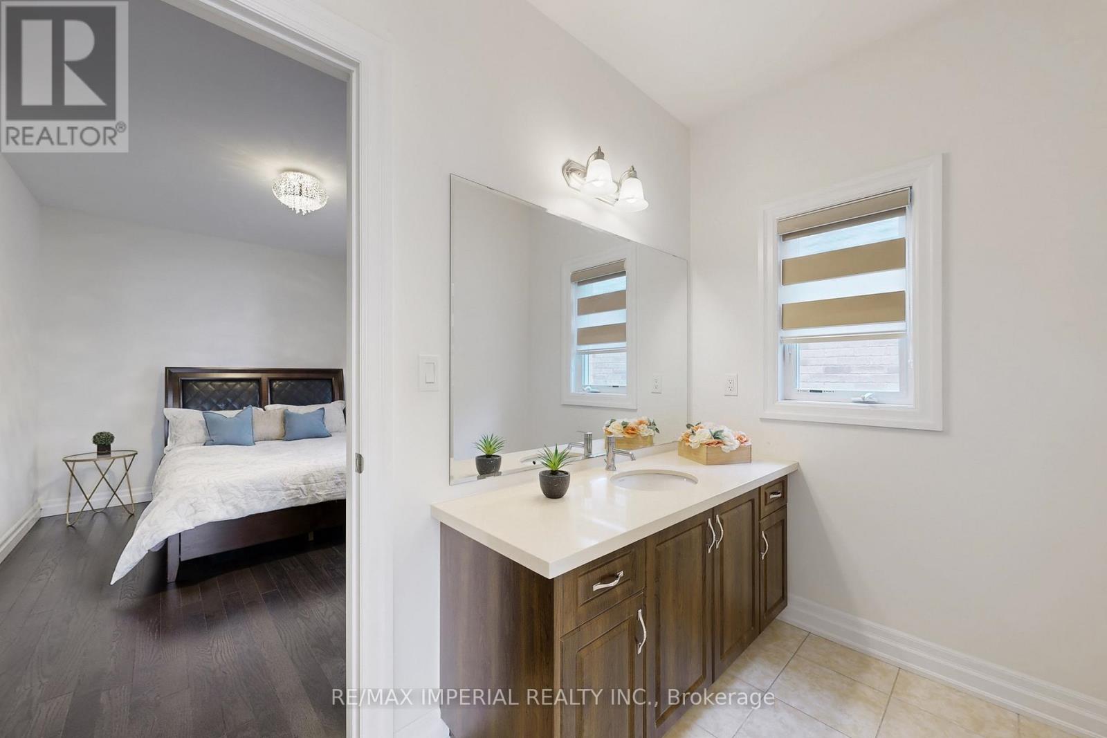 211 Touch Gold Crescent, Aurora, Ontario L4G 3X4 - Photo 30 - N12883012