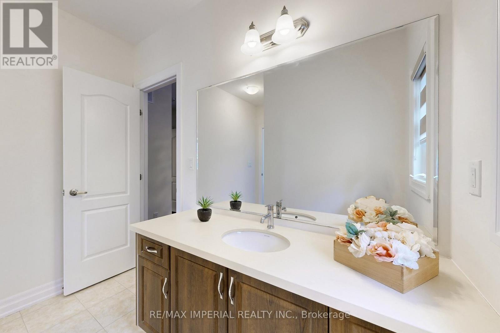 211 Touch Gold Crescent, Aurora, Ontario L4G 3X4 - Photo 32 - N12883012