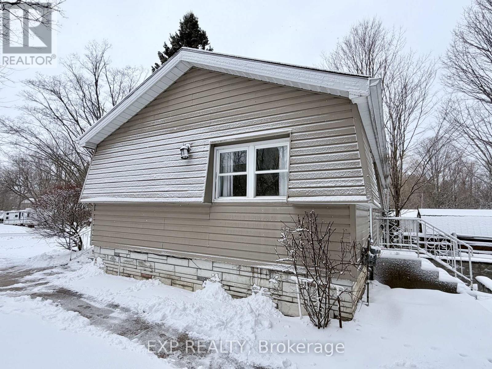381 Nelson Street, Kincardine, Ontario  N2Z 1X7 - Photo 4 - X12721792