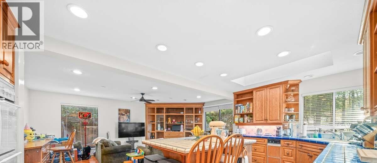 5600 Grousewoods Place, North Vancouver, British Columbia  V7R 4T4 - Photo 10 - R3099842