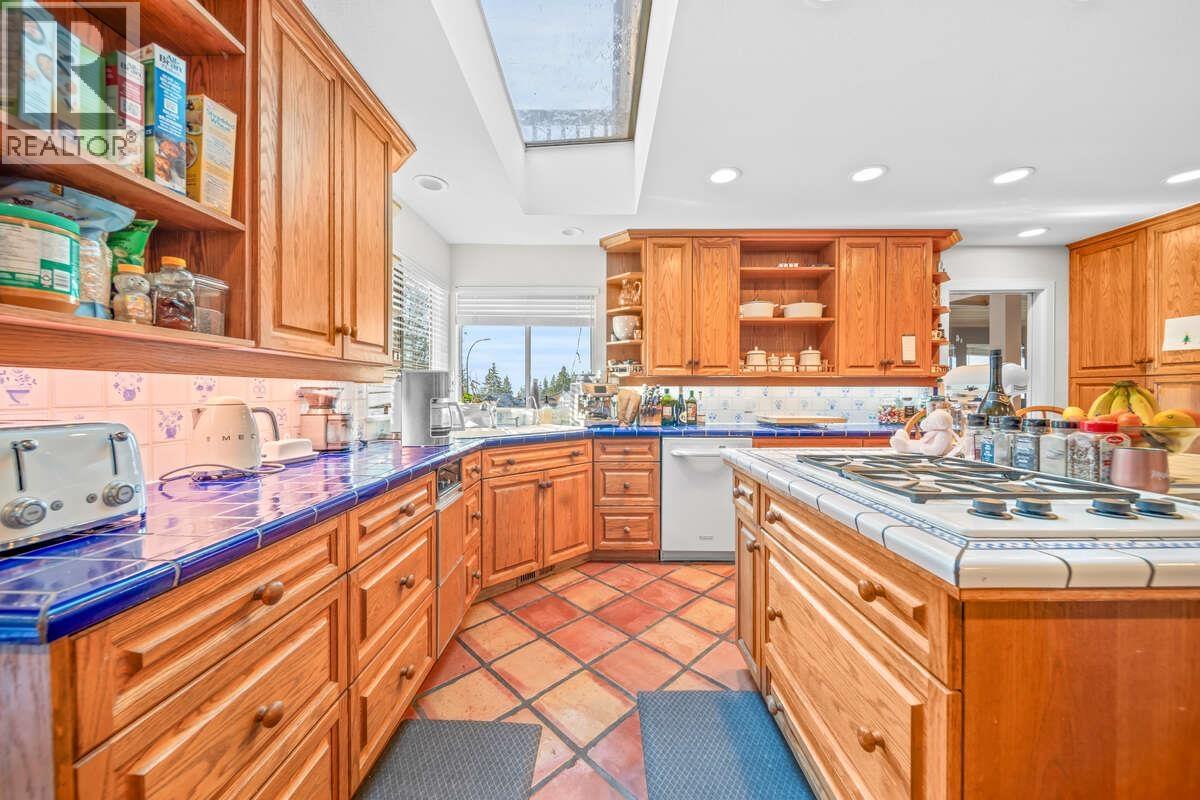 5600 Grousewoods Place, North Vancouver, British Columbia  V7R 4T4 - Photo 7 - R3099842