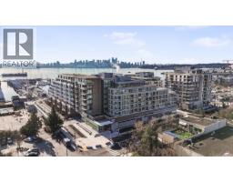 325 755 HARBOURSIDE DRIVE, North Vancouver, British Columbia