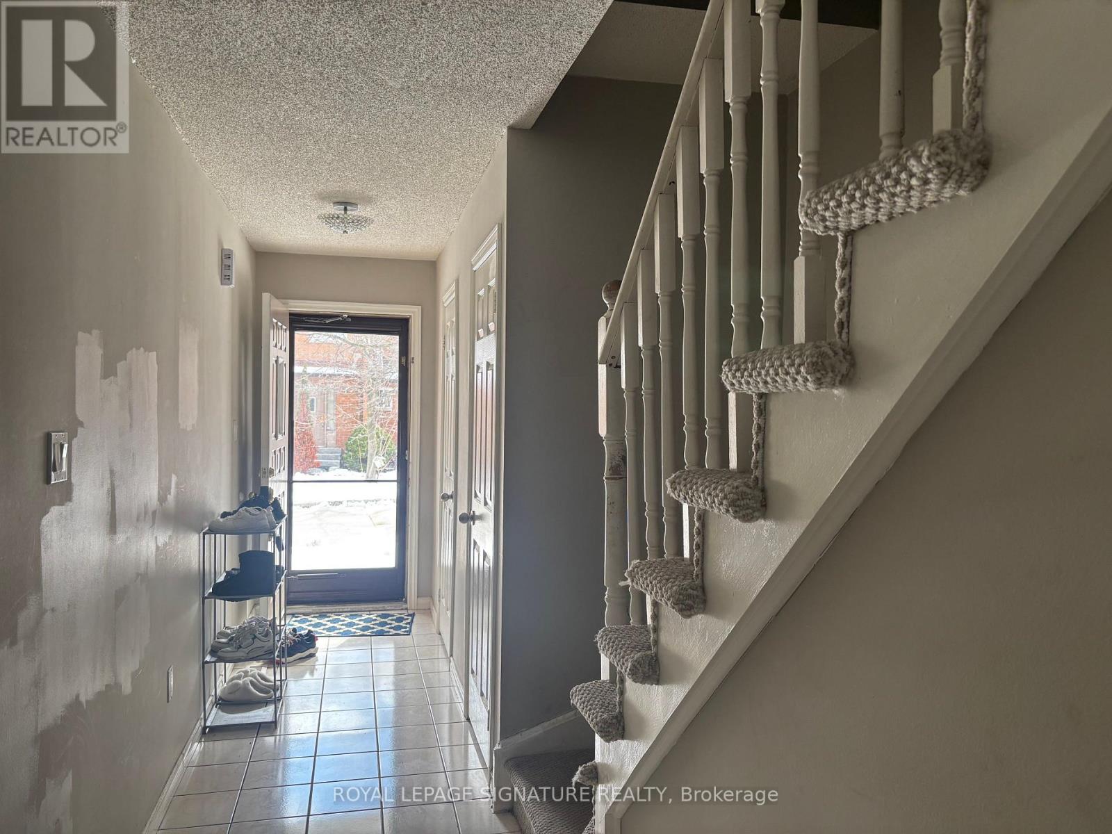 37 - 550 Steddick Court, Mississauga, Ontario  L5R 3S8 - Photo 3 - W12722454