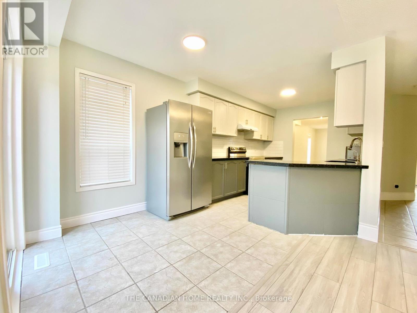 438 Jay Crescent, Orangeville, Ontario  L9W 4Z2 - Photo 3 - W12740738