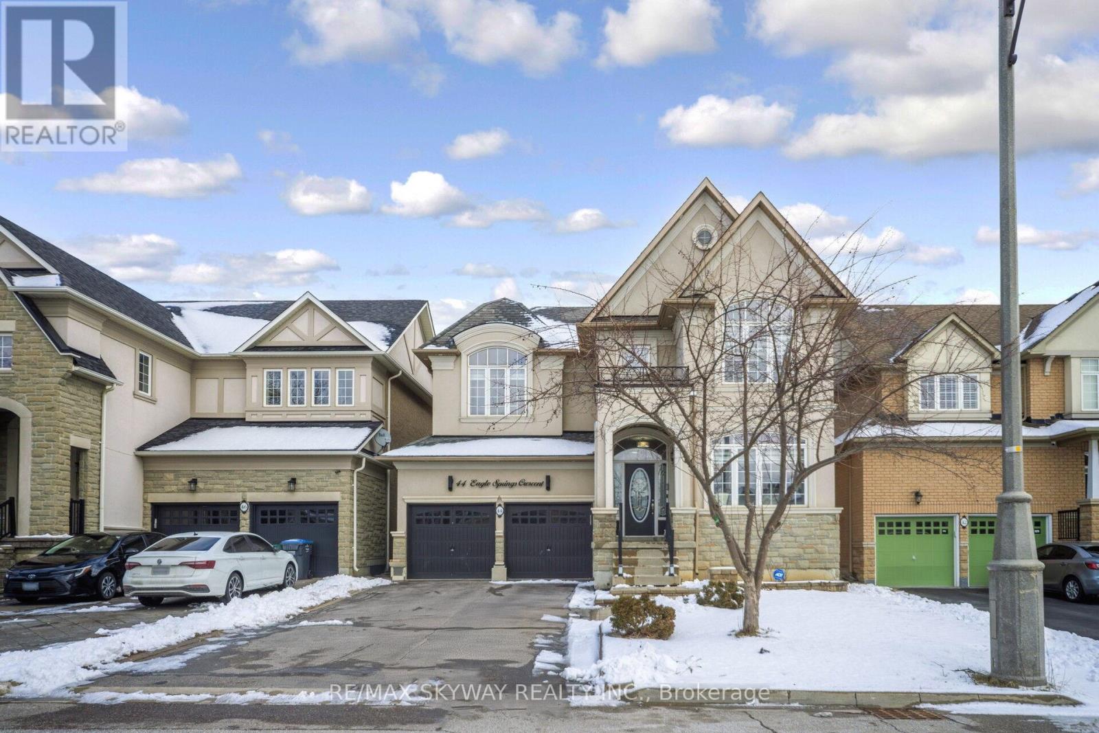 44 Eaglesprings Crescent, Brampton, Ontario L6P 2W2 - Photo 5 - W12884874