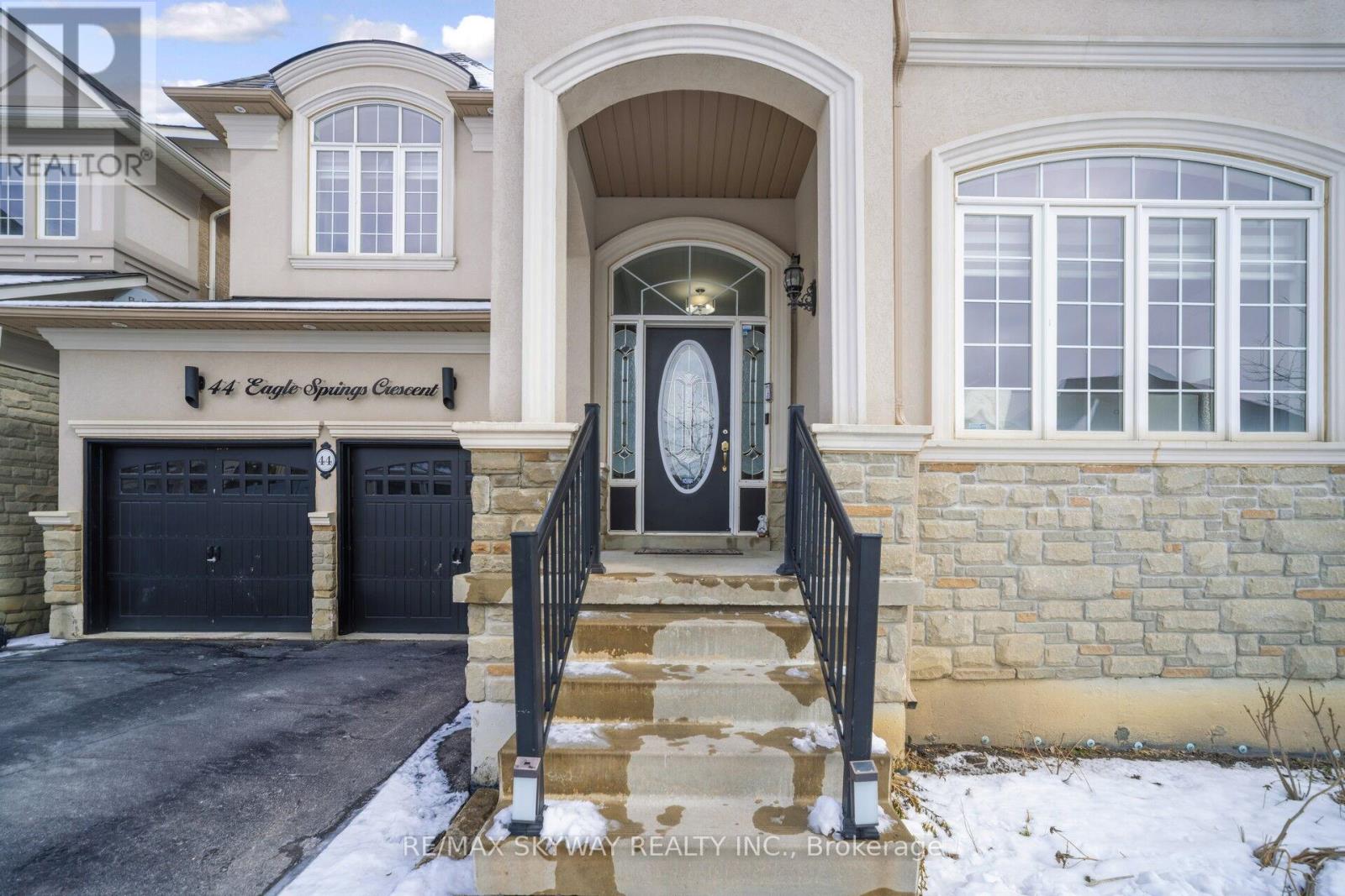 44 Eaglesprings Crescent, Brampton, Ontario L6P 2W2 - Photo 6 - W12884874