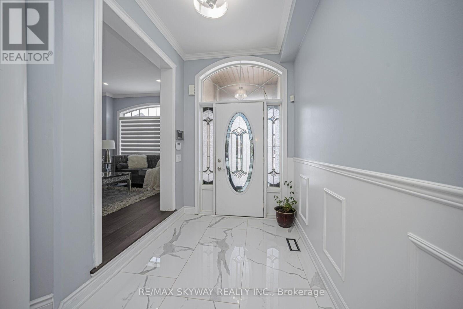 44 Eaglesprings Crescent, Brampton, Ontario L6P 2W2 - Photo 8 - W12884874