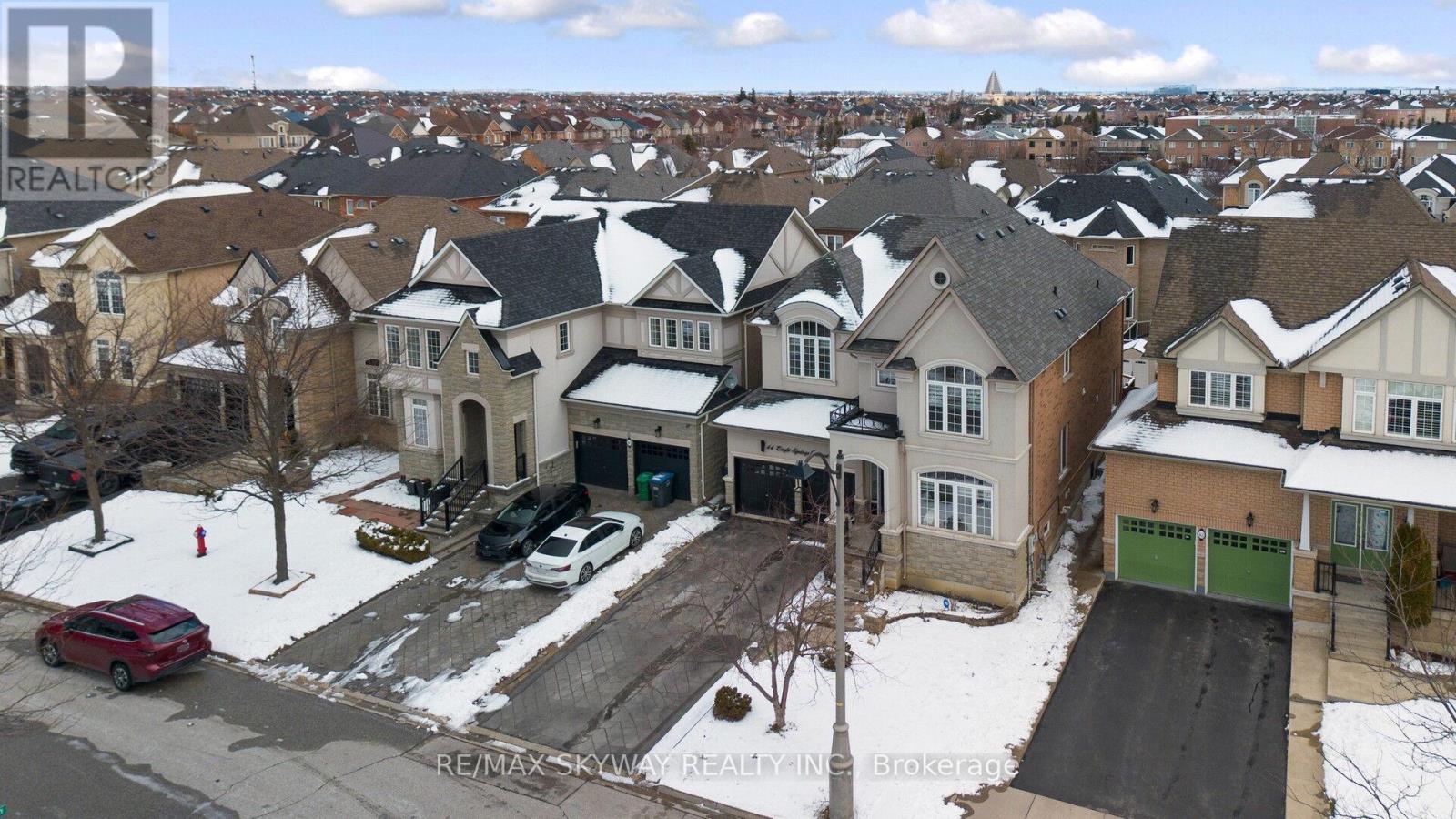 44 Eaglesprings Crescent, Brampton, Ontario L6P 2W2 - Photo 3 - W12884874