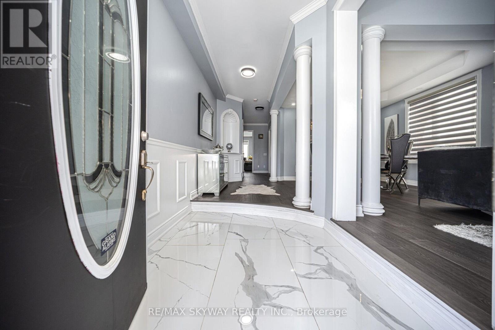 44 Eaglesprings Crescent, Brampton, Ontario L6P 2W2 - Photo 7 - W12884874