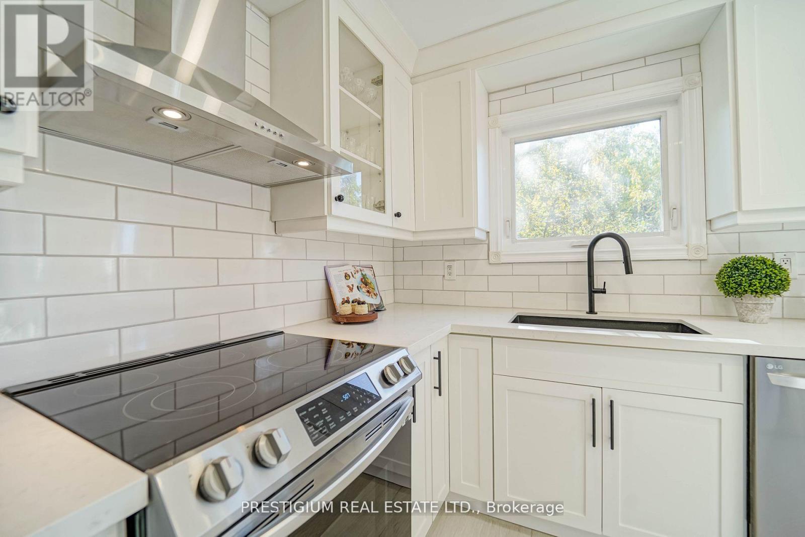 Upper - 55 Fifefield Drive, Vaughan, Ontario  L6A 1J2 - Photo 14 - N12885000