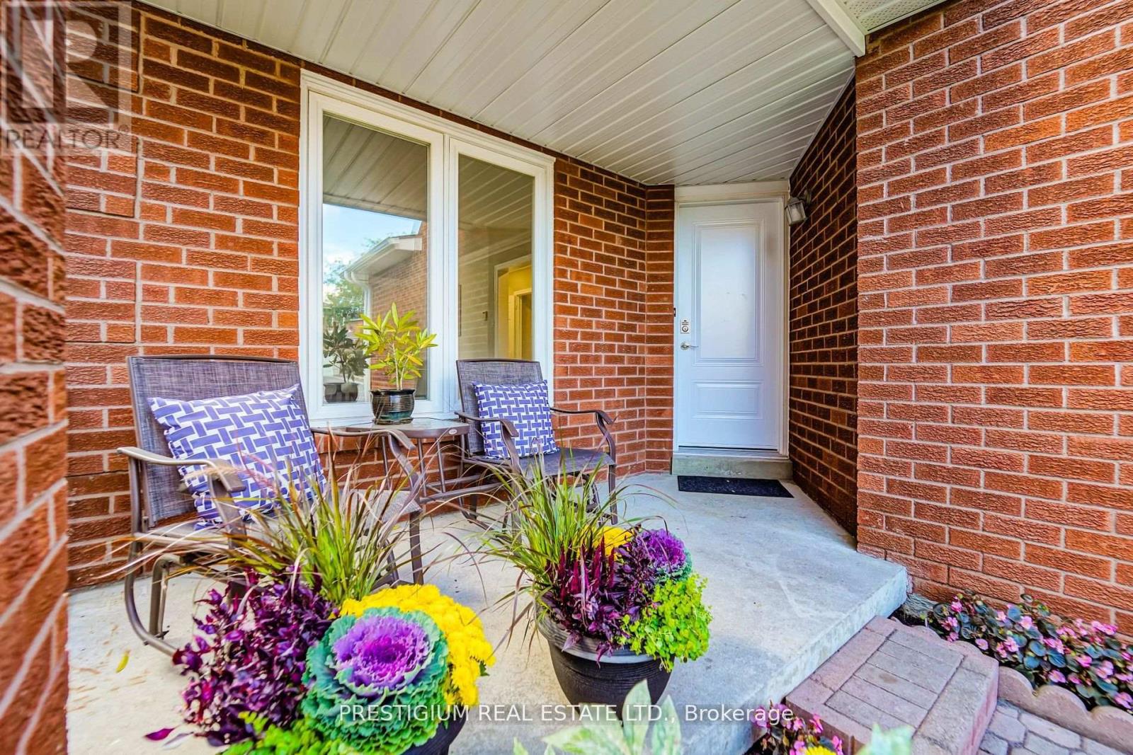 Upper - 55 Fifefield Drive, Vaughan, Ontario  L6A 1J2 - Photo 5 - N12885000