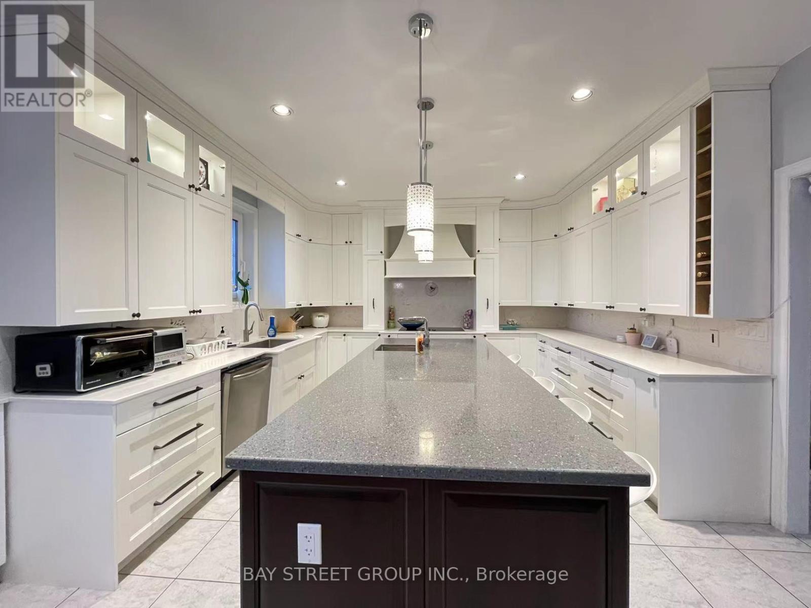 7 MARKWOOD LANE, Vaughan, Ontario