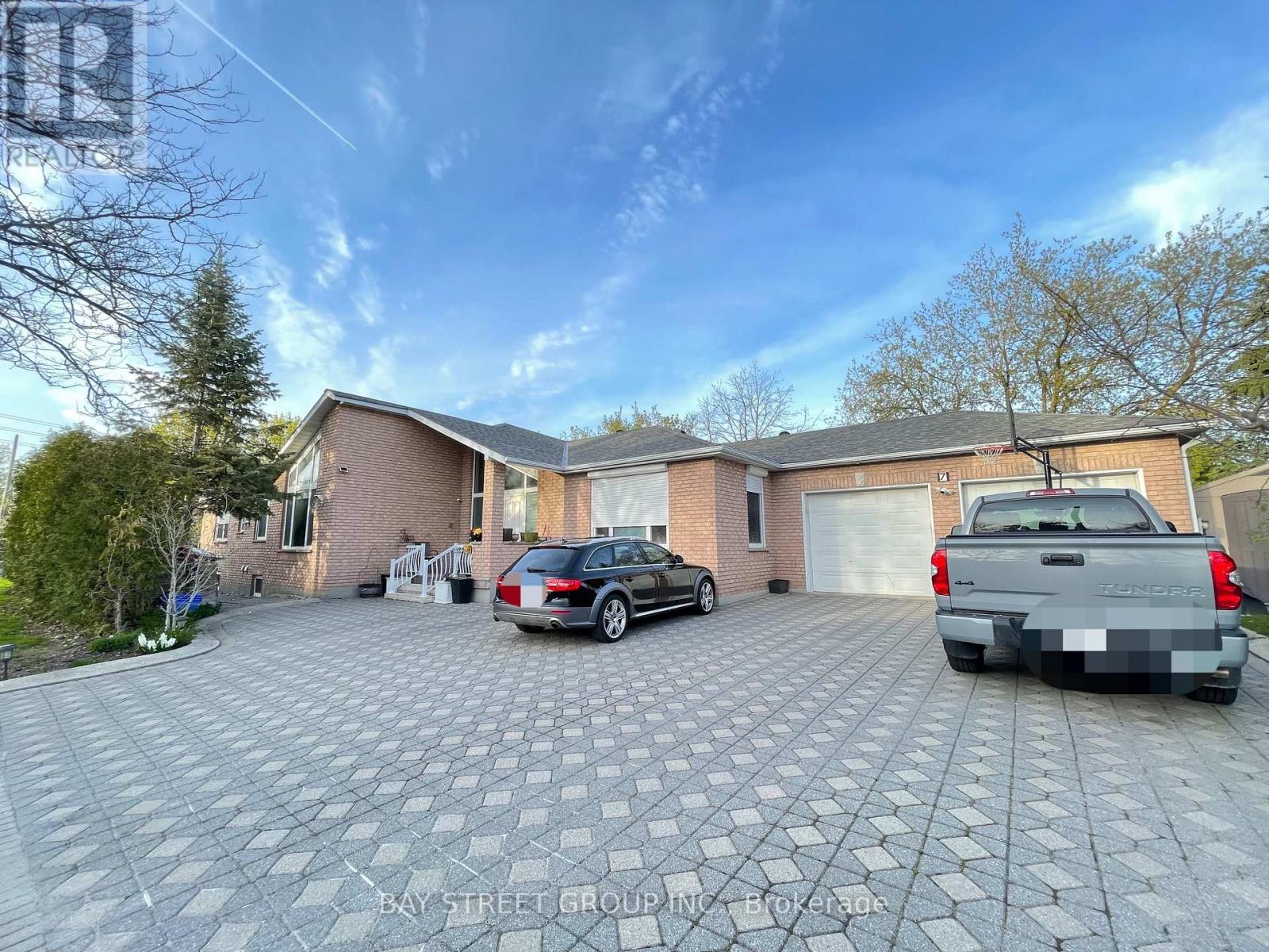7 Markwood Lane, Vaughan, Ontario  L4J 7P2 - Photo 2 - N12885008