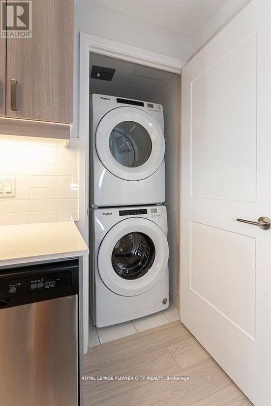 Th06 - 1010 Portage Parkway, Vaughan, Ontario  L4K 0K3 - Photo 10 - N12885012