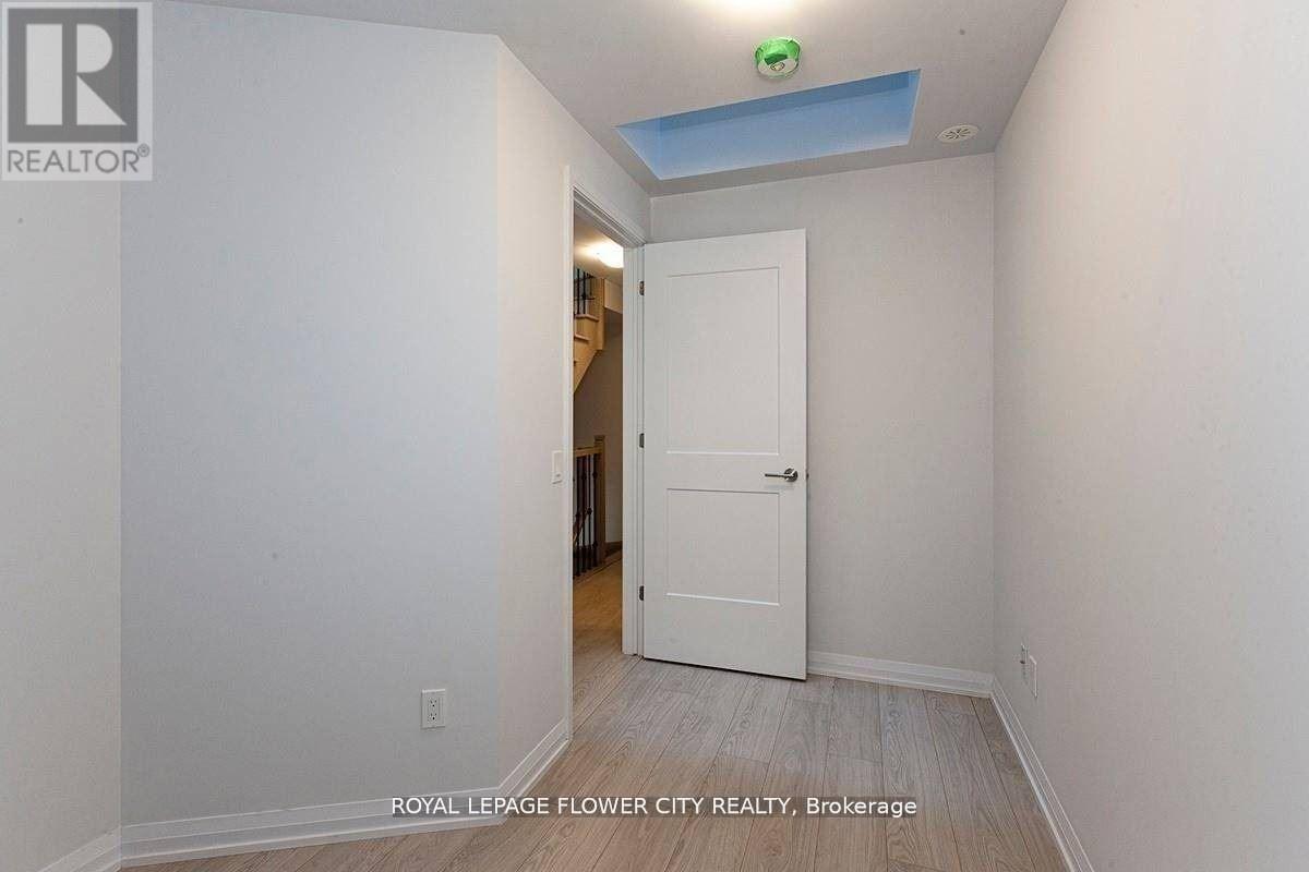 Th06 - 1010 Portage Parkway, Vaughan, Ontario  L4K 0K3 - Photo 7 - N12885012